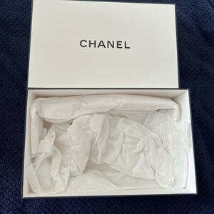 CHANEL White Gift Box